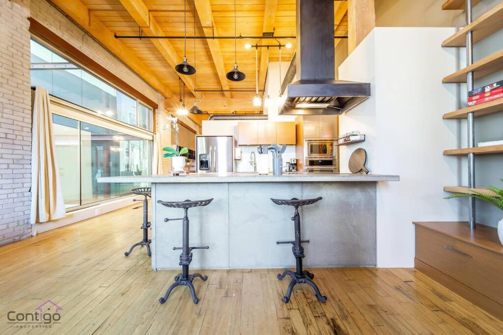 Historic Jd Loft, Near Ice District, Rogers Place, Ug Parking Edmonton Exterior photo