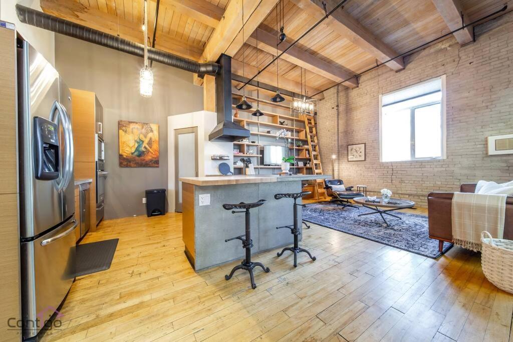 Historic Jd Loft, Near Ice District, Rogers Place, Ug Parking Edmonton Exterior photo